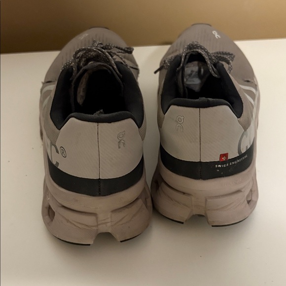 On Cloudmonster Size 10.5 - Picture 3 of 9